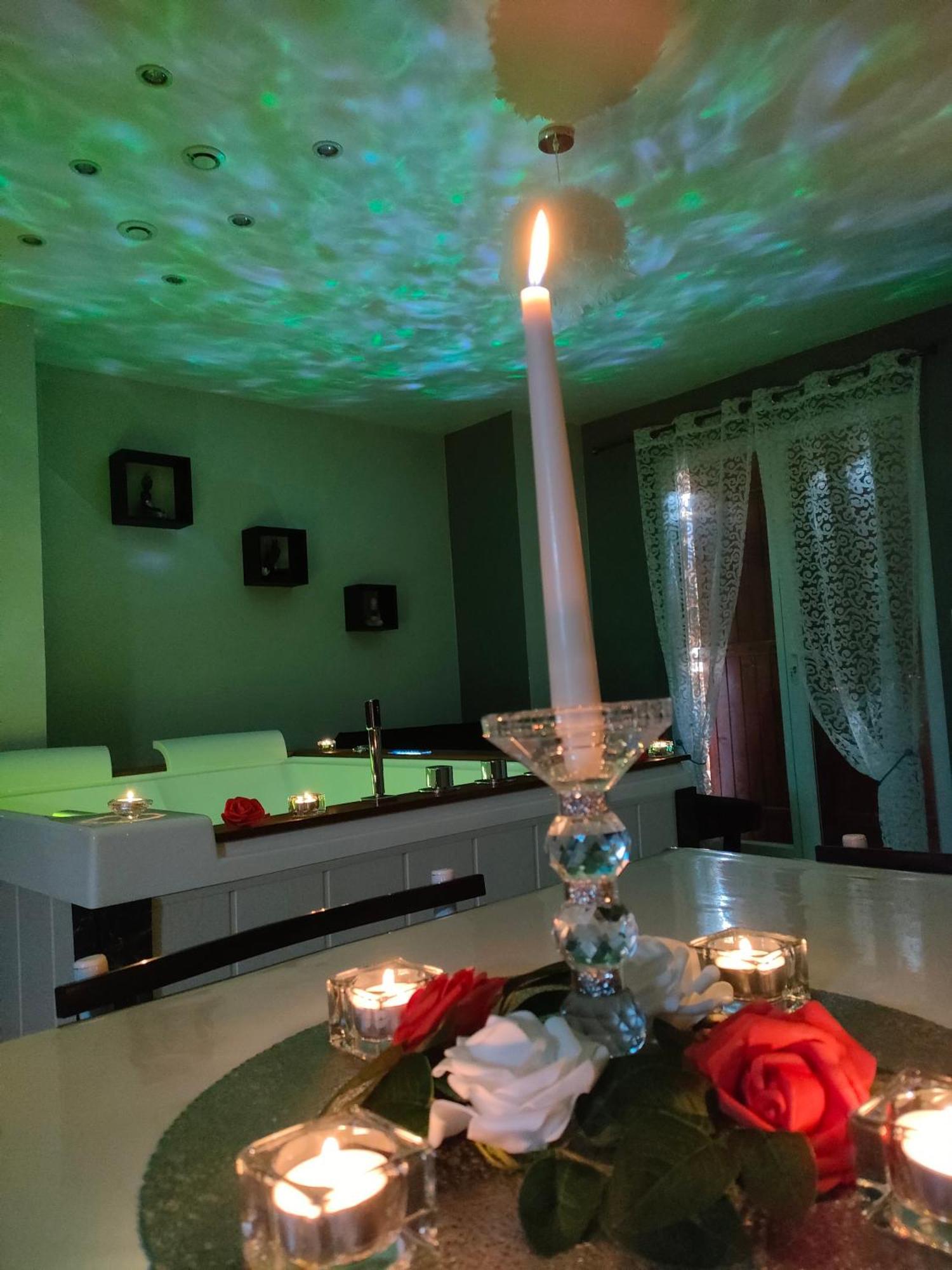 Loft Avec Baignoire Spa Lecrin Romantique Ochancourt Стая снимка